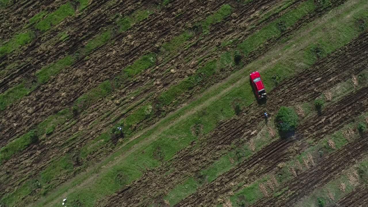 목장 길을 날아