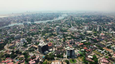 Paisaje-Del-Barrio-De-Ikoyi-En-Lagos-Que-Muestra-El-Puente-De-Enlace-Lekki-ikoyi