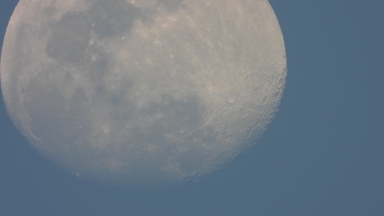 아름다운 달이 떠오르는 하늘 - 클로즈업