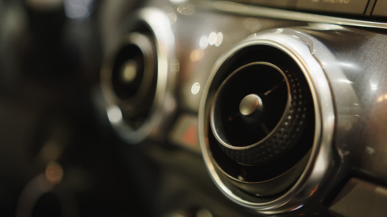primer plano de las aberturas de aire del tablero de instrumentos del automóvil