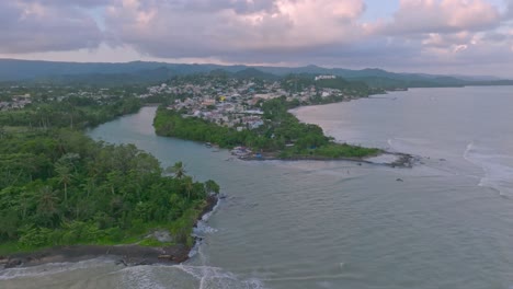 El-Rio-Mare-Entrando-Al-Mar-Caribe-En-Miches,-El-Seibo