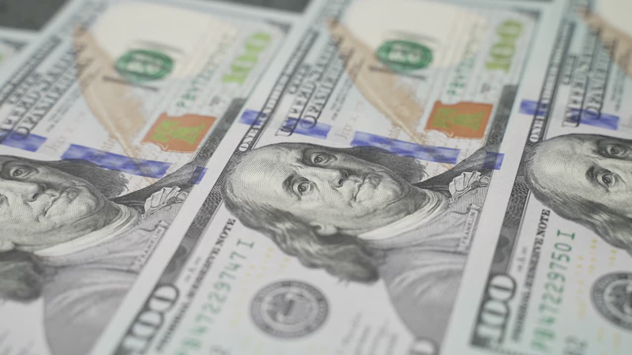 los billetes de 100 dólares. movimiento suave de la cámara