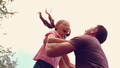 Father-and-daughter-having-fun-in-the-park