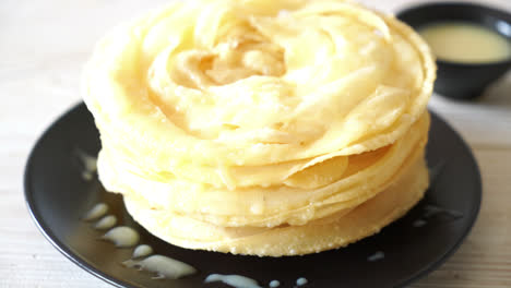 Masa-Roti-Crujiente-Frita-Con-Leche-Condensada-Azucarada