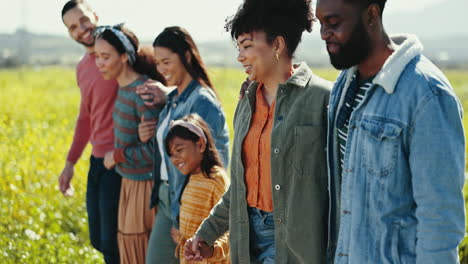 Familia,-Paseo-Y-Campo-Con-Sonrisa