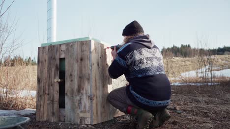 proceso de construcción de una bañera de agua caliente diy - de cerca