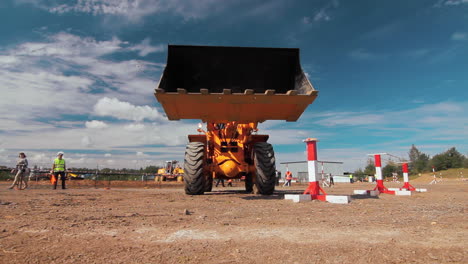 Wheel-loader-excavator-on-construction-site.-Close-up-lifting-excavator-bucket