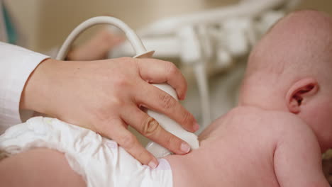 ultrasound examination of baby's back