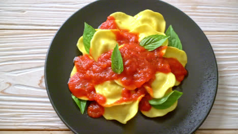 ravioli with tomato sauce and basil