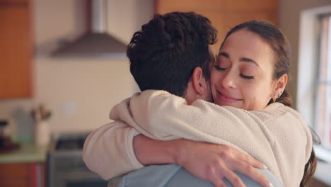 cara, pareja feliz y abrazo en casa por amor
