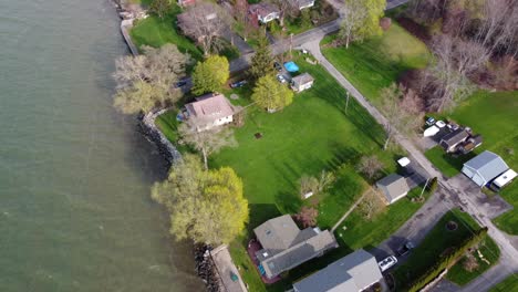 Barrio-Frente-Al-Mar-En-El-Lago-Ontario