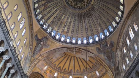 dentro de la mezquita de hagia sophia, ayasofya cami
