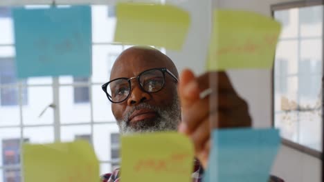 senior male executive looking at sticky notes 4k