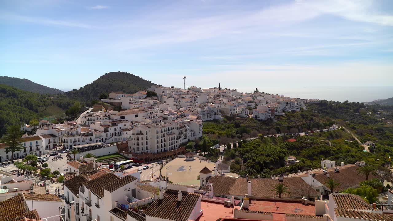 Praça principal da vila de Frigiliana, perto de Málaga, Espanha
