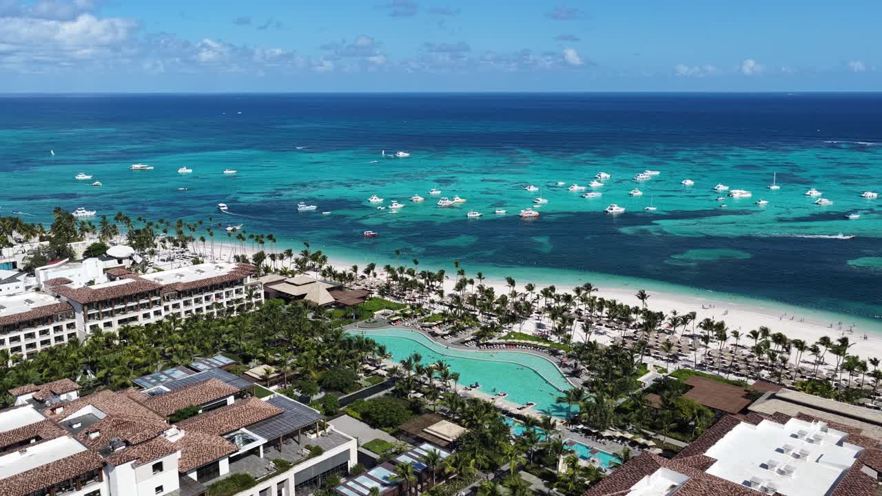Bavaro Skyline in Punta Cana in La Altagracia, Dominikanische Republik. Paradiesische Landschaft. Strandresorts. Reiseziele. Bavaro Skyline in Punta Cana in La Altagracia, Dominikanische Republik
