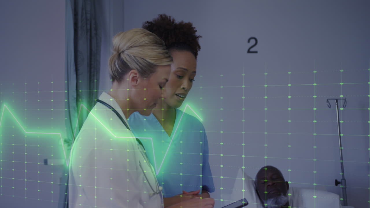 animación de monitor de ritmo cardíaco sobre diversas mujeres médico y trabajador de la salud discutiendo en el hospital
