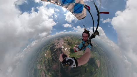 skydiver making a amazing selfie video in free fall