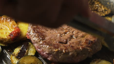 burger with grilled vegetables