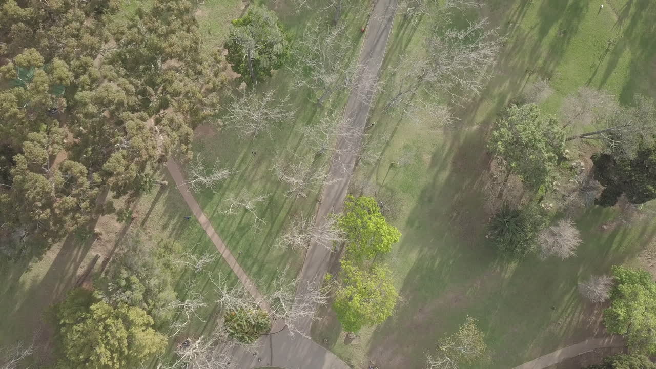 el parque es un gran lugar para pasar un fin de semana.