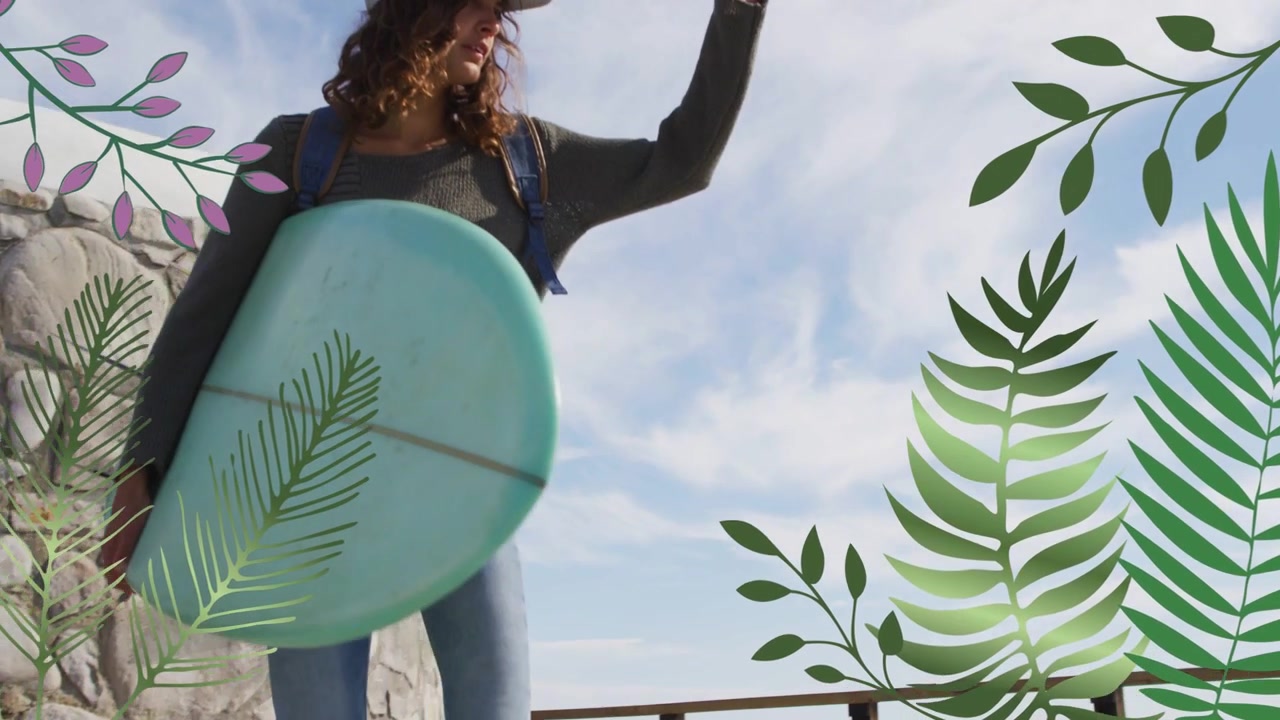 Patineta rodando, mujer patinando con tabla de surf bajándose, buscando el océano, viaje con superposición de hojas.