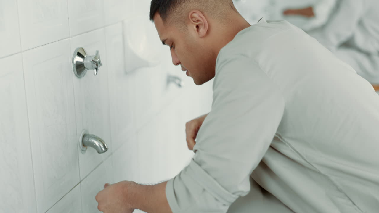 이슬람교, 종교 및 남자 기도에 대한 귀 기