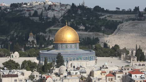 people going to entrance to the mosque dome of the rock