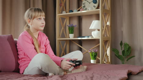 Child-plays-a-video-game