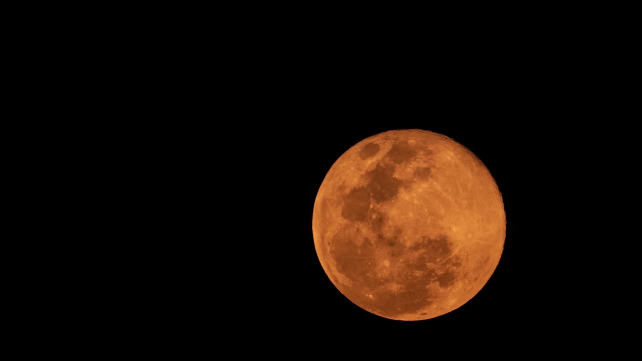 Super Full Moon timelapse April 8, 2020 The day that the moon near the world.