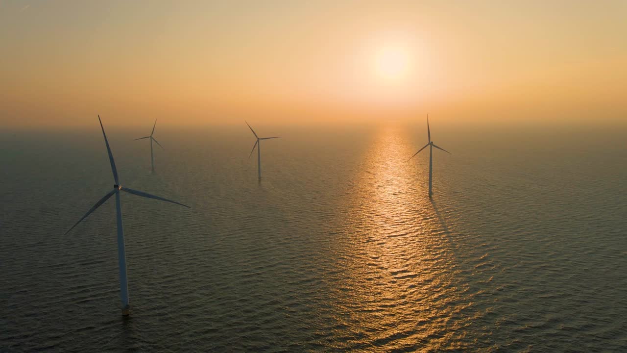 거대한 풍차 터빈, 바다에 있는 해상 풍차 농장, 웨스터메어 풍차 공원, 아름다운 밝은 날에 바다에서 고립된 풍차, 네덜란드, 플레볼랜드, 노르도오스트폴더