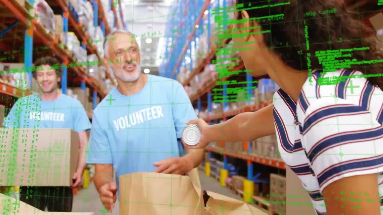 창고에서 일하는 다양한 사람들에 대한 데이터 처리의 애니메이션