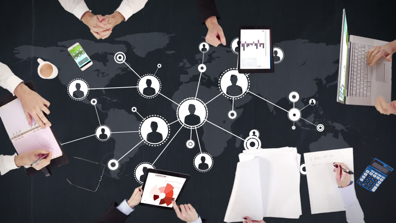 사업가 들 의 손 이 일 하고 있다