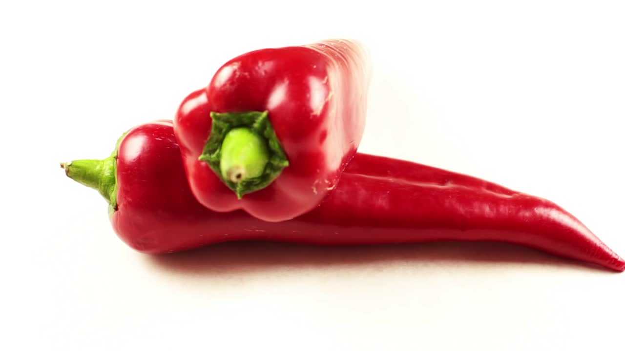 야채 가게 에서 채소 와 과일 을 구입 하는 사람 4