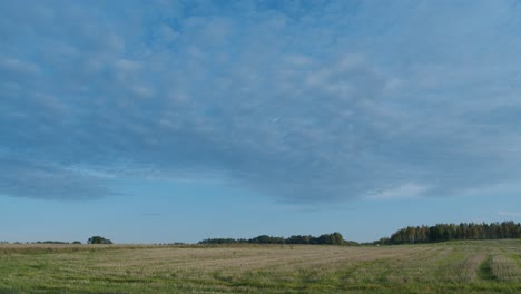 Herbst-Himmel-Wolken-Ruhig-Zeitraffer-Rein-Landschaft
