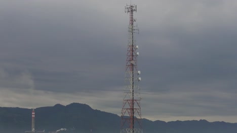 Una-Toma-De-La-Torre-Transmisora-De-Una-Estación-De-Radio-Fm
