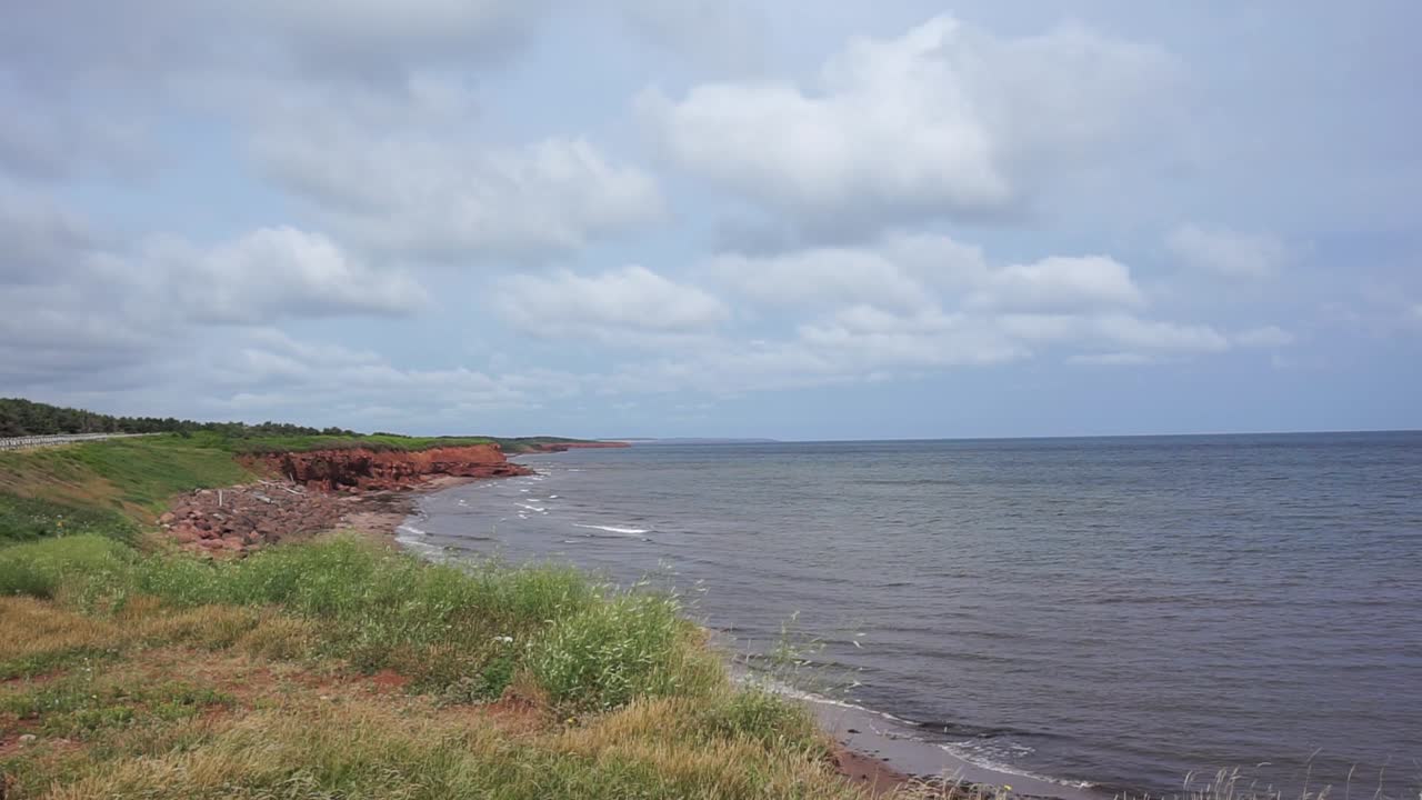 바다 근처에서 편안한 따뜻한 여름날