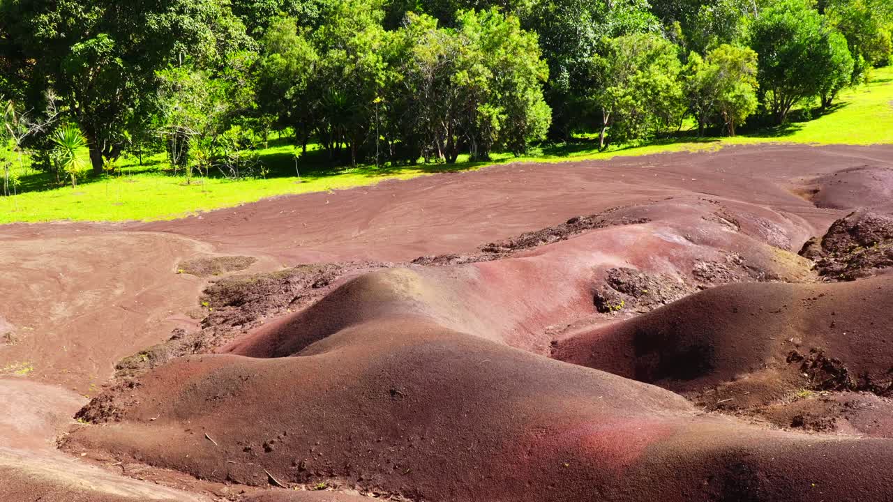 siete tierras de colores en chamarel, isla de mauricio, océano índico, áfrica