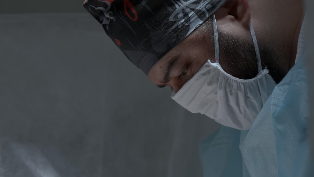 cirujano en quirófano