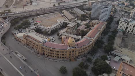 Vista-Aérea-De-La-Oficina-Central-De-Kpt-En-Karachi