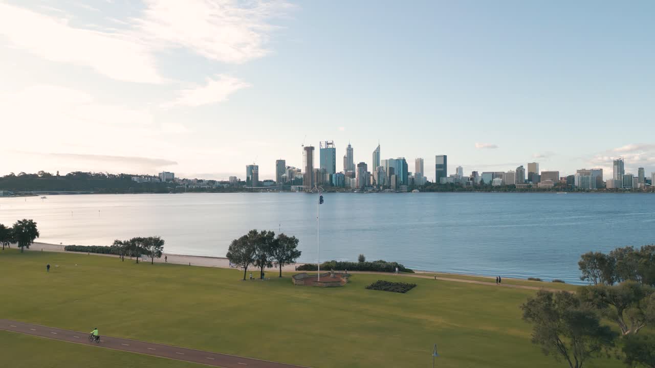 horizonte de la ciudad de perth desde la tarde de la playa 4k 25fps