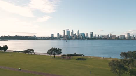 horizonte de la ciudad de perth desde la tarde de la playa 4k 25fps