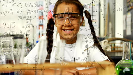 animación de fórmulas matemáticas sobre una colegiala sonriente