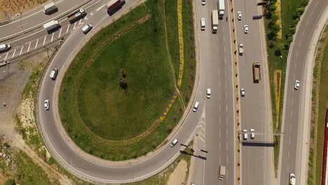 Städtischer-Autobahnverkehr-In-Der-Luft