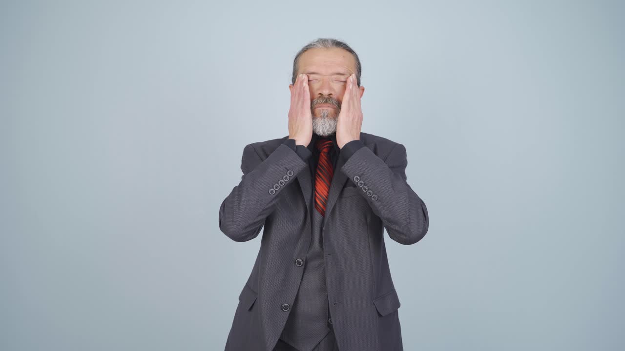 눈이 아픈 사업가요