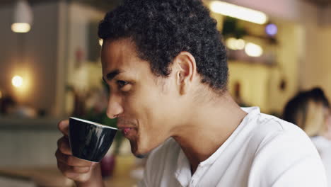 Couple-on-romantic-date-in-cafe-laughing-happy-man