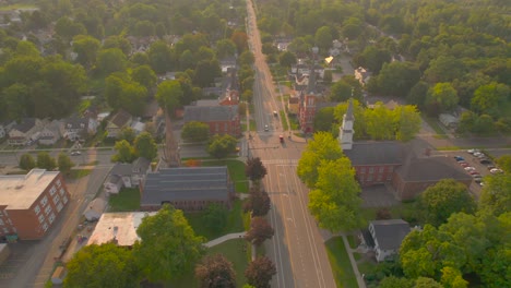 Blick-Auf-Den-Sonnenuntergang-Der-Vier-Kirchen-In-Der-Innenstadt-Von-Palmyra-Im-US-Bundesstaat-New-York