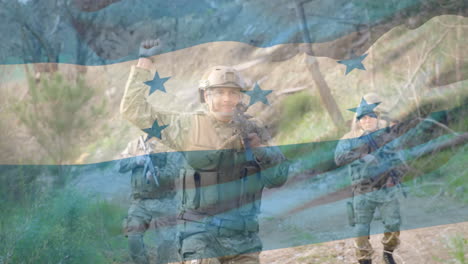 animación de la bandera de honduras sobre varios soldados