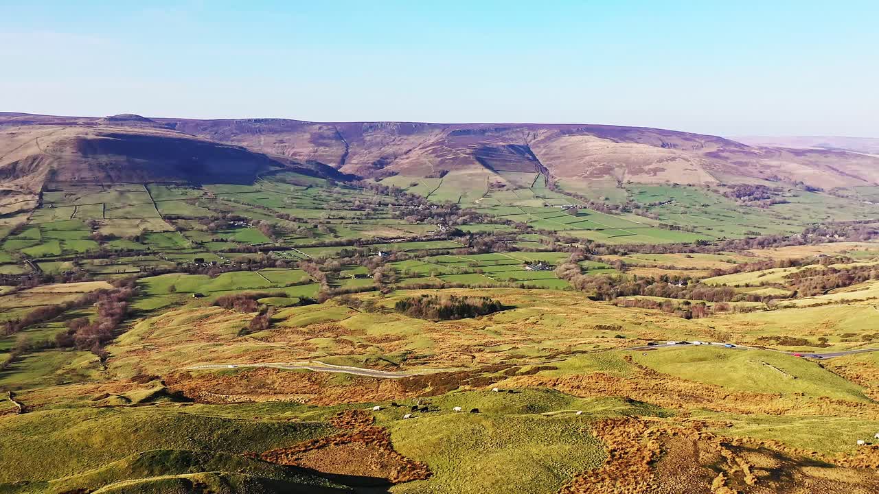 Flygöversikt över böljande kullar – Peak District nationalpark, England