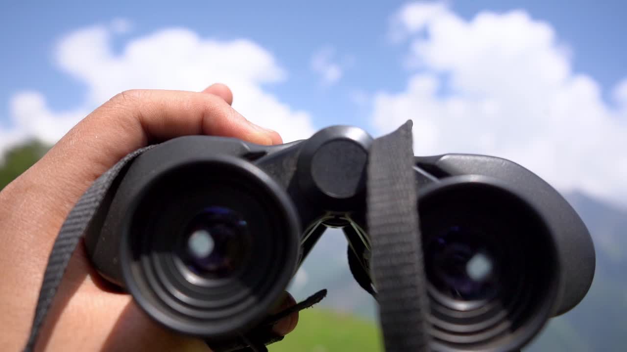 Person Focusing The Snow Mountains Using Small Telescope On A Cloudy Daytime In Manali, Himachal Pradesh India. - Track Focus