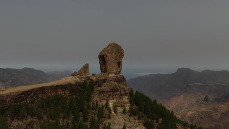 Disparo-En-órbita-De-Drones-Sobre-El-Maravilloso-Roque-Nublo-En-La-Isla-De-Gran-Canaria