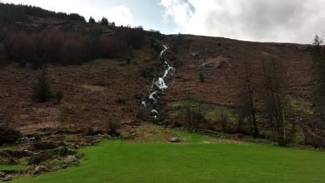 Kümmel-Wasserfall,-Glenmalure,-Wicklow,-Irland,-Februar-2022